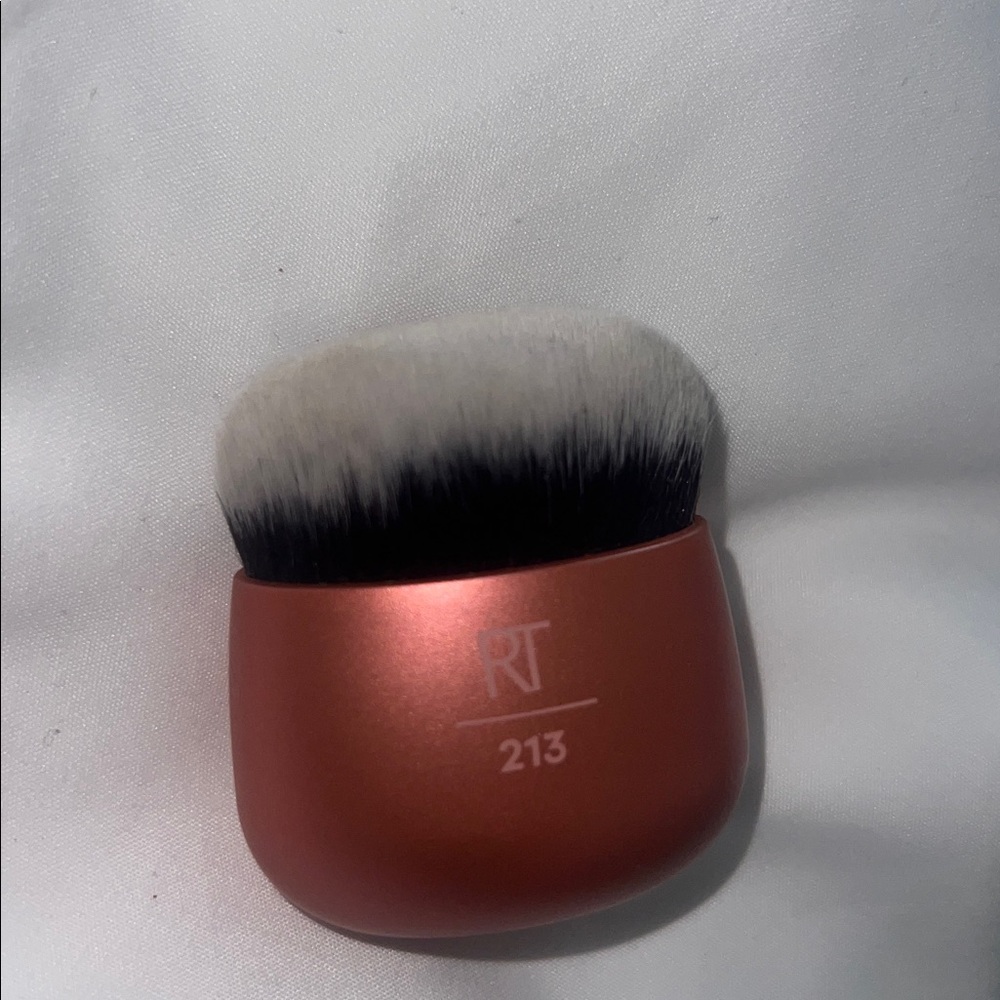 RT 213 Makeup Brush in Red and White